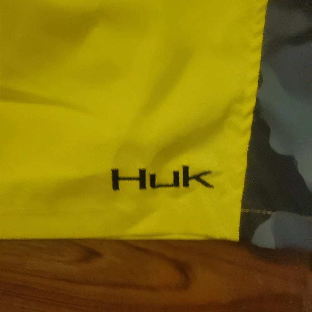 Huk Performance Fishing Board Shorts Mens 36 Yellow Camo Stretch Swim Trunks